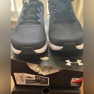 Men’s black with white running shoes, size 12.5, NIB never worn